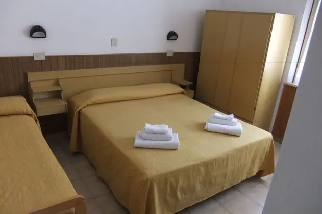 Üç Kişilik Oda