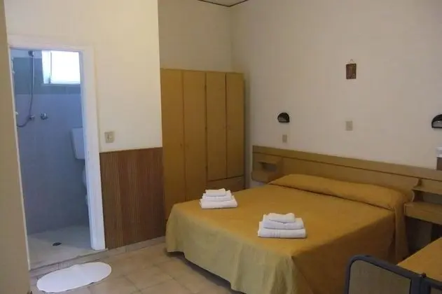 Üç Kişilik Oda