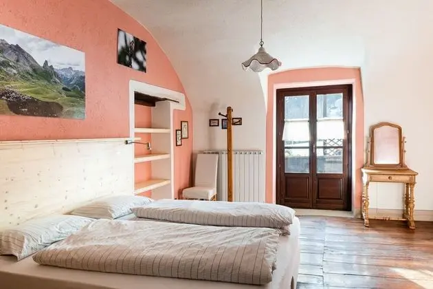 Traditional Tek Büyük veya İki Ayrı Yataklı Oda