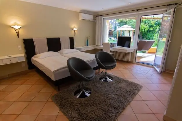 Tek Büyük veya İki Ayrı Yataklı Oda, 1 Yatak Odası, Teras, Bahçe Manzaralı