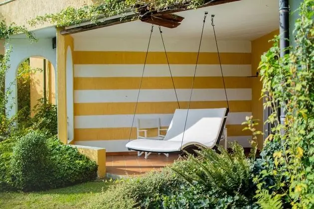 Tek Büyük veya İki Ayrı Yataklı Oda, 1 Yatak Odası, Teras, Bahçe Manzaralı