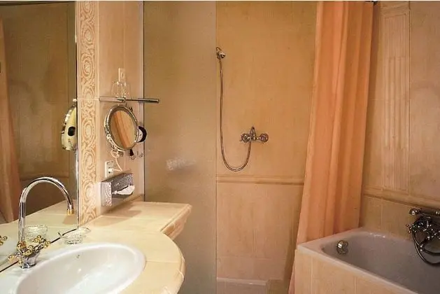 Tek Büyük veya İki Ayrı Yataklı Oda, 1 Yatak Odası, Teras, Bahçe Manzaralı