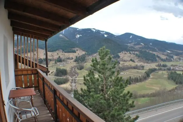 Tek Büyük veya İki Ayrı Yataklı Oda, Balkon