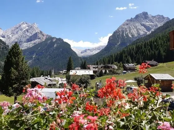 Tek Büyük veya İki Ayrı Yataklı Oda, Balkon, Dağ Manzaralı