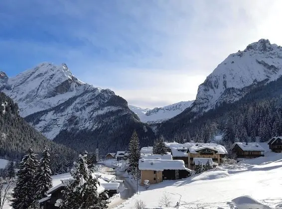 Tek Büyük veya İki Ayrı Yataklı Oda, Balkon, Dağ Manzaralı