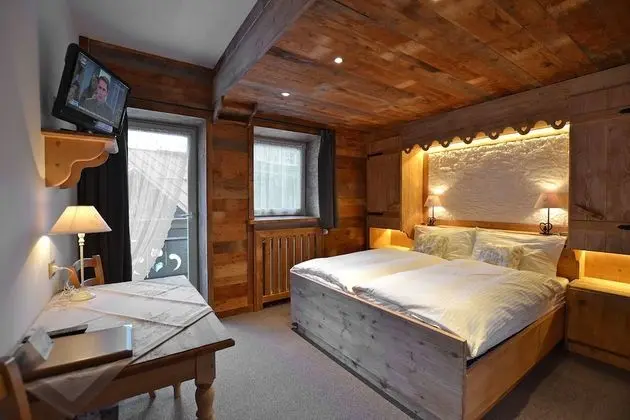 Tek Büyük veya İki Ayrı Yataklı Oda, Balkon, Dağ Manzaralı