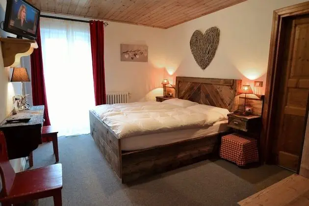 Tek Büyük veya İki Ayrı Yataklı Oda, Balkon, Dağ Manzaralı