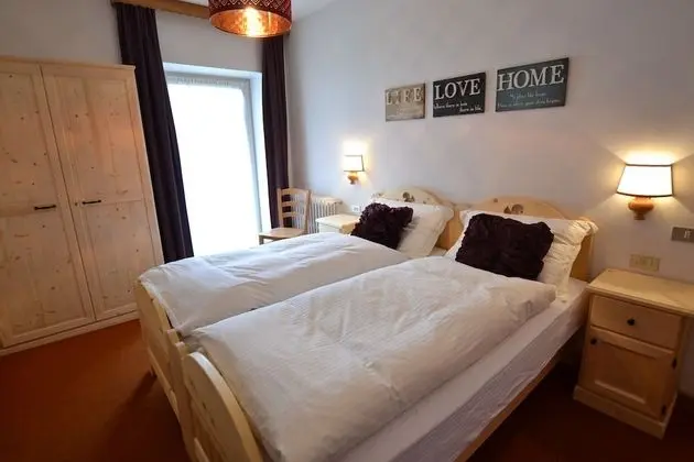 Tek Büyük veya İki Ayrı Yataklı Oda, Balkon, Dağ Manzaralı