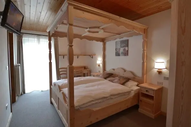 Tek Büyük veya İki Ayrı Yataklı Oda, Balkon, Dağ Manzaralı