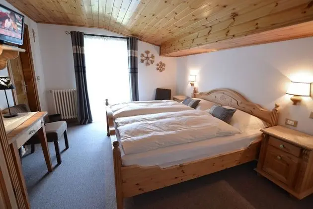 Tek Büyük veya İki Ayrı Yataklı Oda, Balkon, Dağ Manzaralı