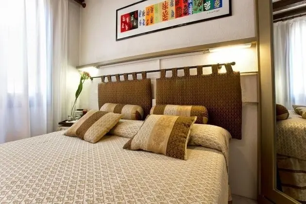 Tek Büyük Yataklı Oda, Ortak Banyo