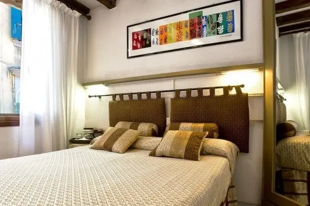 Tek Büyük Yataklı Oda, Ortak Banyo