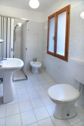 Tek Büyük Yataklı Oda, Ortak Banyo