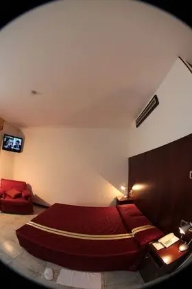 Tek Büyük veya İki Ayrı Yataklı Oda, Birden Çok Yatak, Sigara İçilmez