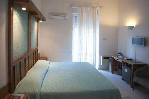 Economy Tek Büyük veya İki Ayrı Yataklı Oda