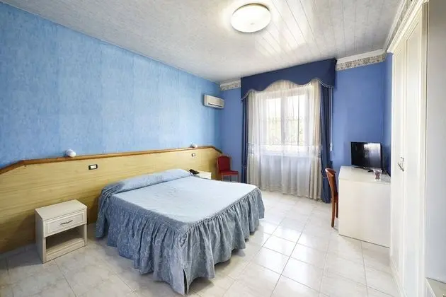 Basic Tek Büyük veya İki Ayrı Yataklı Oda