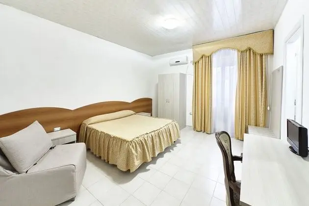 Büyük Yataklı Tek Kişilik Oda