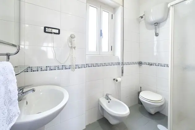 Büyük Yataklı Tek Kişilik Oda