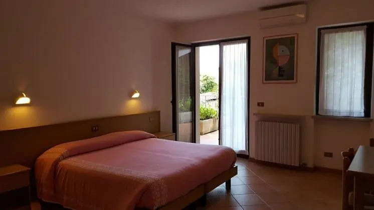 Comfort Tek Büyük veya İki Ayrı Yataklı Oda, Balkon, Göl Manzaralı