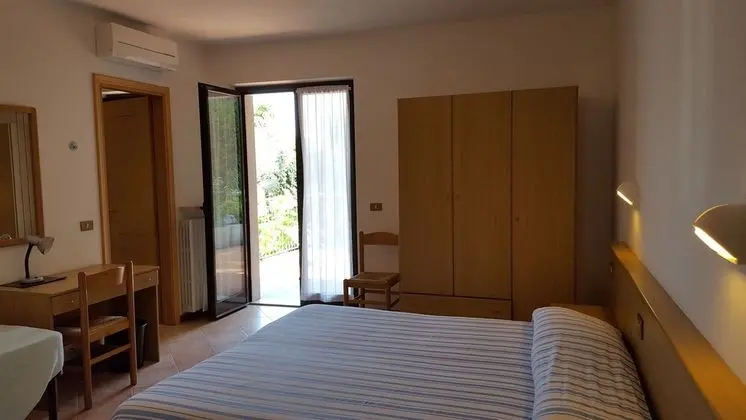Comfort Tek Büyük veya İki Ayrı Yataklı Oda, Balkon, Göl Manzaralı