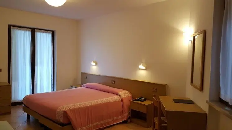 Comfort Tek Büyük veya İki Ayrı Yataklı Oda, Balkon, Göl Manzaralı
