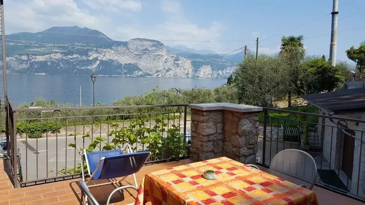 Comfort Tek Büyük veya İki Ayrı Yataklı Oda, Balkon, Göl Manzaralı