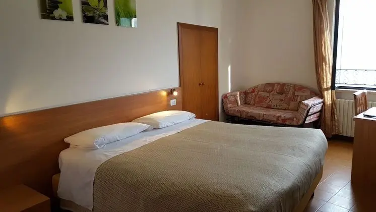 Standard Tek Büyük veya İki Ayrı Yataklı Oda, Göl Manzaralı