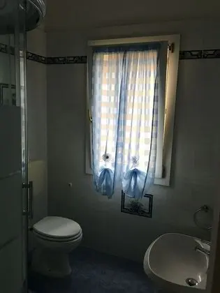 Tek Büyük veya İki Ayrı Yataklı Oda, Ortak Banyo (Not Refundable, Shared bathroom)
