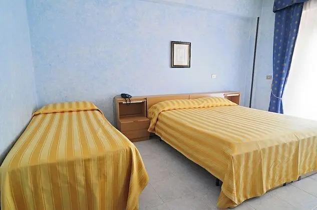 Üç Kişilik Oda