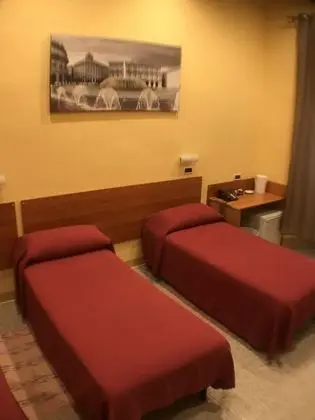 Üç Kişilik Oda