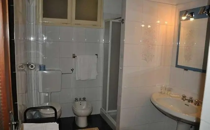 Üç Kişilik Oda