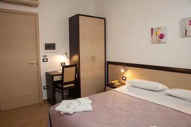 Standard Tek Büyük Yataklı Oda