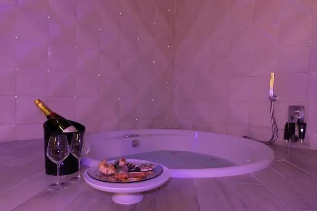 Luxury Süit, Sıcak Su Küveti