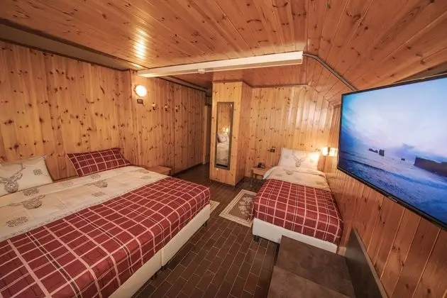 Üç Kişilik Oda