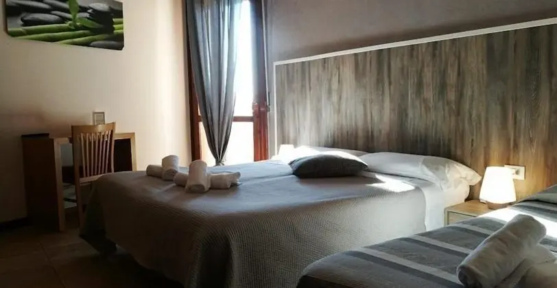 Üç Kişilik Oda, Birden Çok Yatak