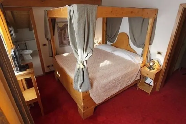 Traditional Tek Büyük Yataklı Oda