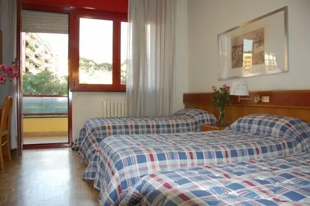 Üç Kişilik Oda