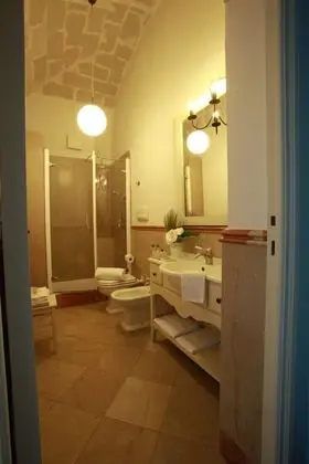 Üç Kişilik Oda