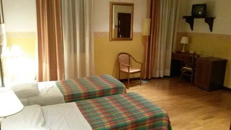 Tek Büyük veya İki Ayrı Yataklı Oda
