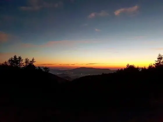 Üç Kişilik Oda, Tepe Manzaralı