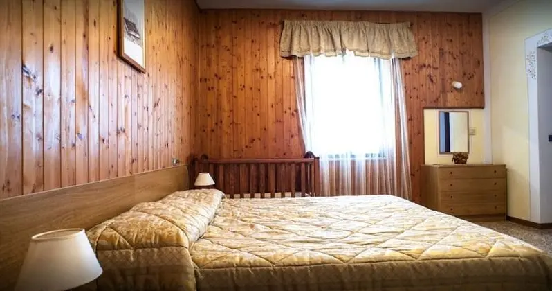 Tek Büyük veya İki Ayrı Yataklı Oda, Dağ Manzaralı
