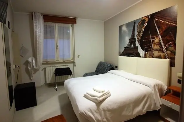 Standard Tek Büyük Yataklı Oda