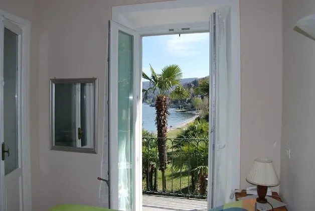 Basic Tek Büyük Yataklı Oda, 1 Büyük (Queen) Boy Yatak, Göl Manzaralı, Köşe