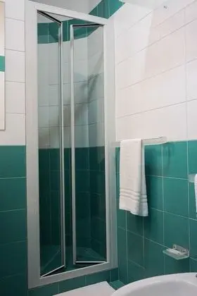 Büyük Yataklı Tek Kişilik Oda