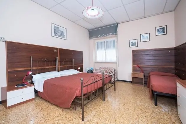 Üç Kişilik Oda