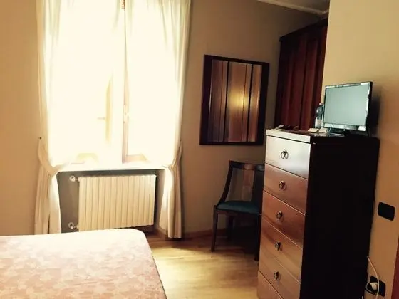 Büyük Yataklı Tek Kişilik Oda