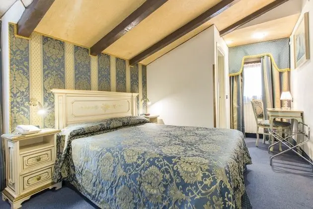 Economy Tek Büyük Yataklı Oda