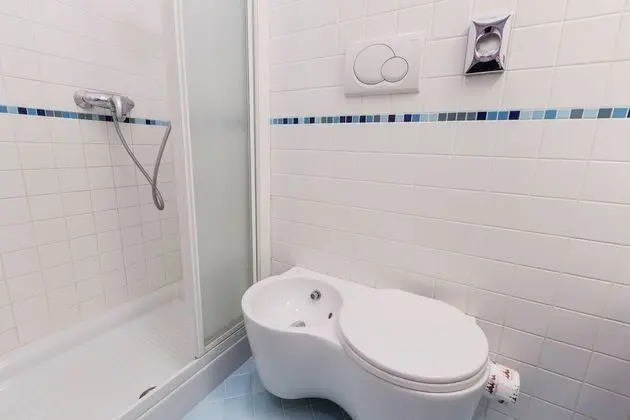 Tek Büyük veya İki Ayrı Yataklı Oda, Ek Bina