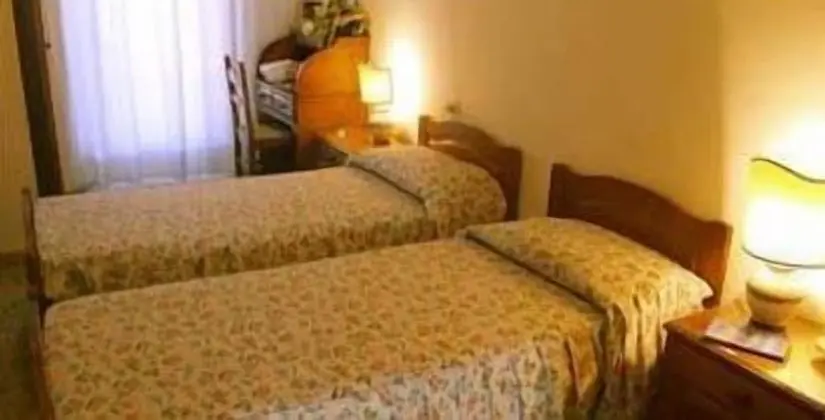 Üç Kişilik Oda