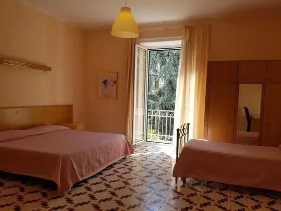 Üç Kişilik Oda